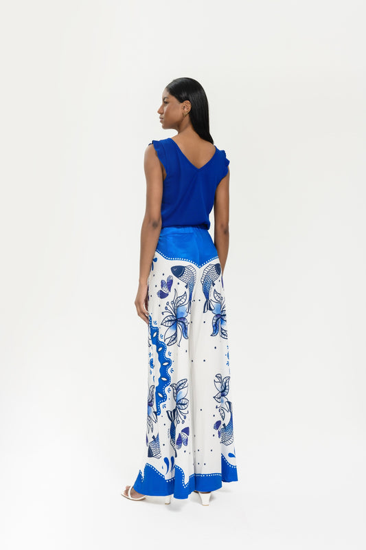 BLUSA AZULADA CON ESCOTE EN V Y VOLANTE EN MANGA – FEMINIDAD Y ESTILO CON TEJIDO LIGERO